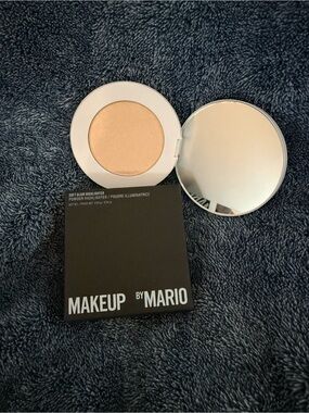 MAKEUP BY MARIO Soft Glow Highlighter Powder